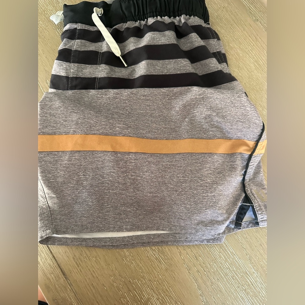 Vuori Trail Runner Shorts size Large